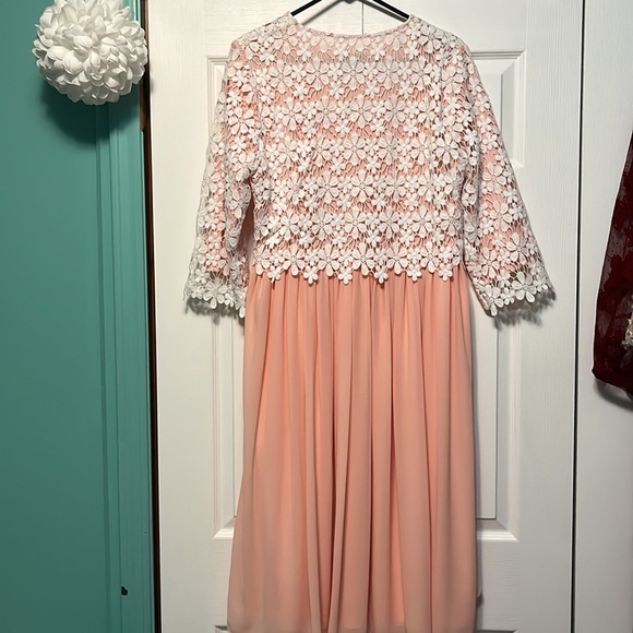 Dainty jewells floral lace dress - Picture 5 of 5
